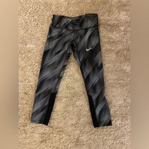 Nike Cropped Leggings